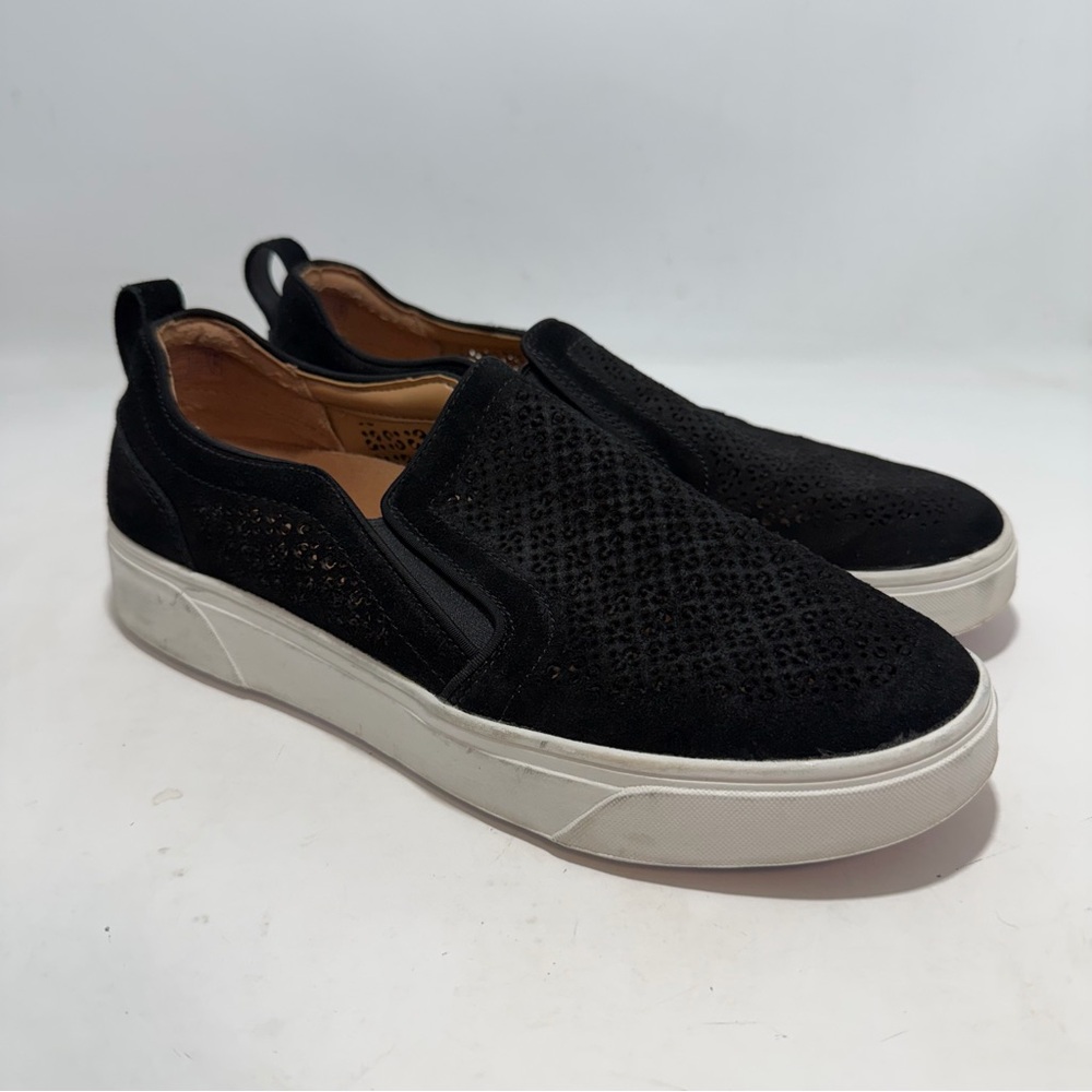 Vionic Kimmie Perf Black Slip On Sneakers Women’s 9 Orthopedic Comfort